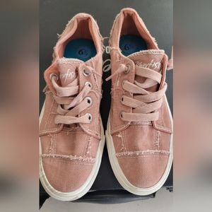 EUC Blowfish Sneakers Size 6.5